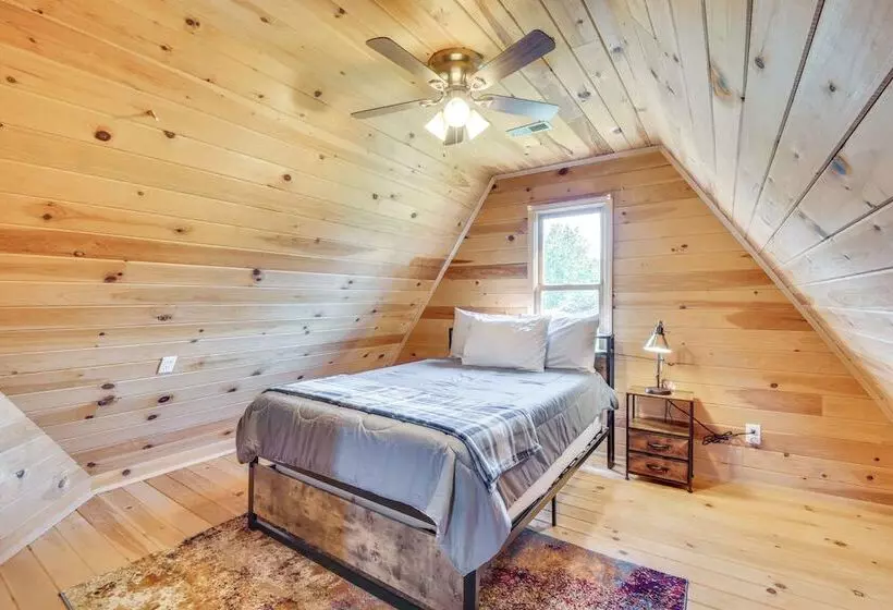 Home W/ Fire Pit On 27 Acres In Walhalla!