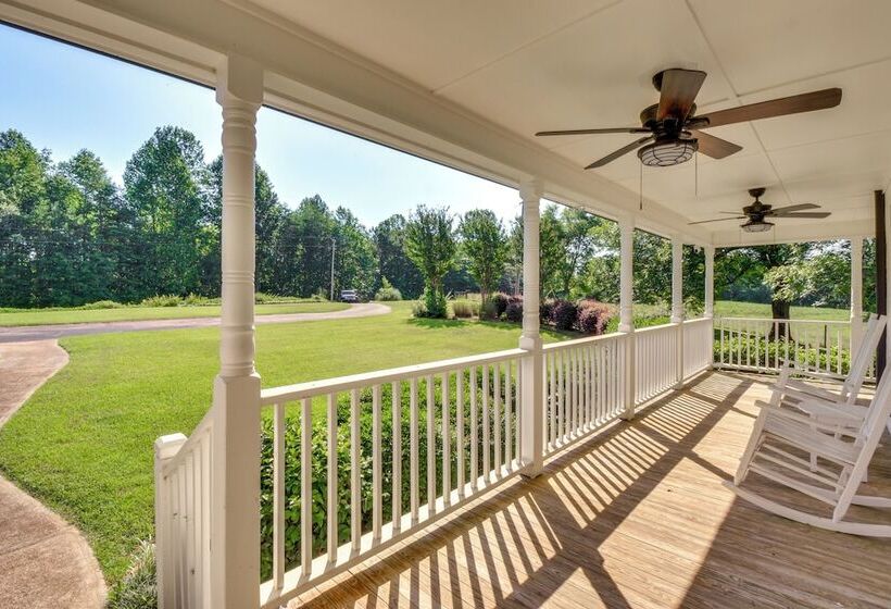 Home W/ Fire Pit On 27 Acres In Walhalla!
