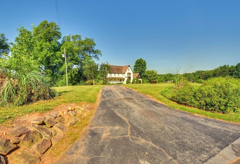 Home W/ Fire Pit On 27 Acres In Walhalla!