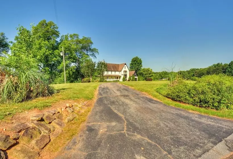 Home W/ Fire Pit On 27 Acres In Walhalla!