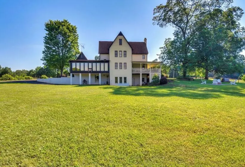 Home W/ Fire Pit On 27 Acres In Walhalla!