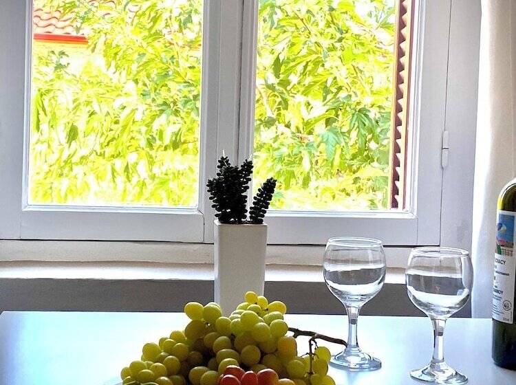 Пансион Iris  Garden Rooms