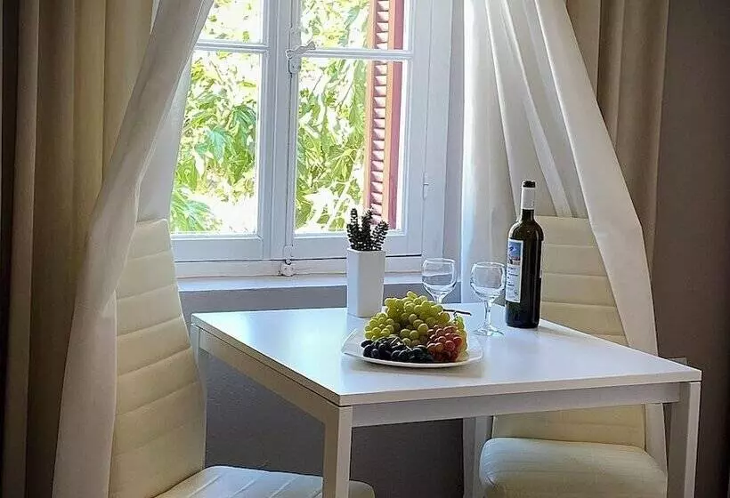 Majatalo Iris  Garden Rooms