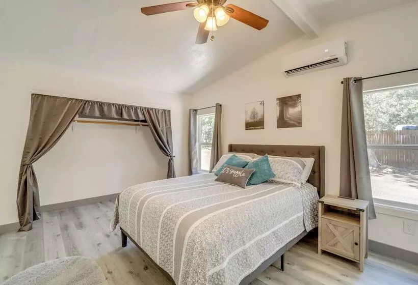 Pine Home W/ Decks & Grill < 1 Mi To Downtown!