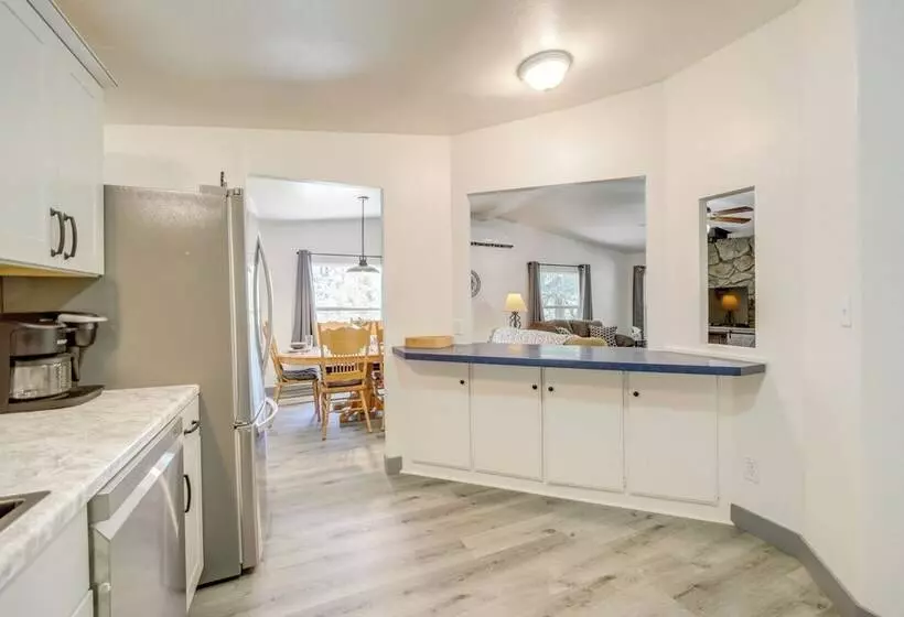 Pine Home W/ Decks & Grill < 1 Mi To Downtown!