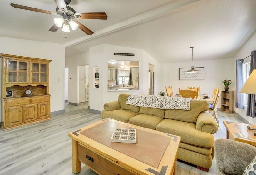 Pine Home W/ Decks & Grill < 1 Mi To Downtown!