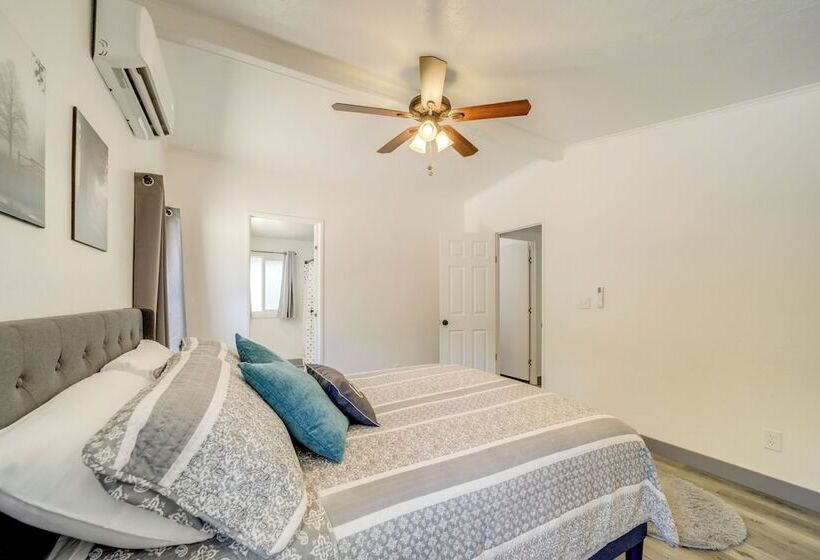 Pine Home W/ Decks & Grill < 1 Mi To Downtown!