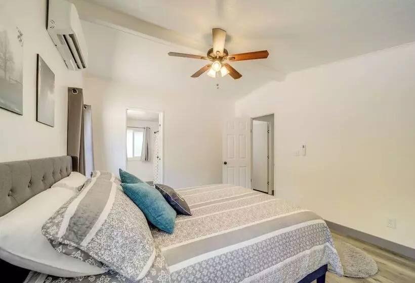 Pine Home W/ Decks & Grill < 1 Mi To Downtown!