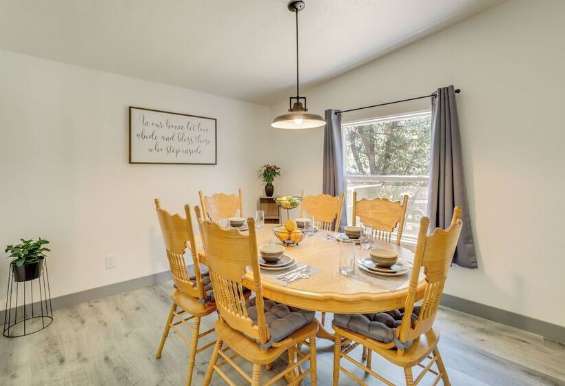 Pine Home W/ Decks & Grill < 1 Mi To Downtown!