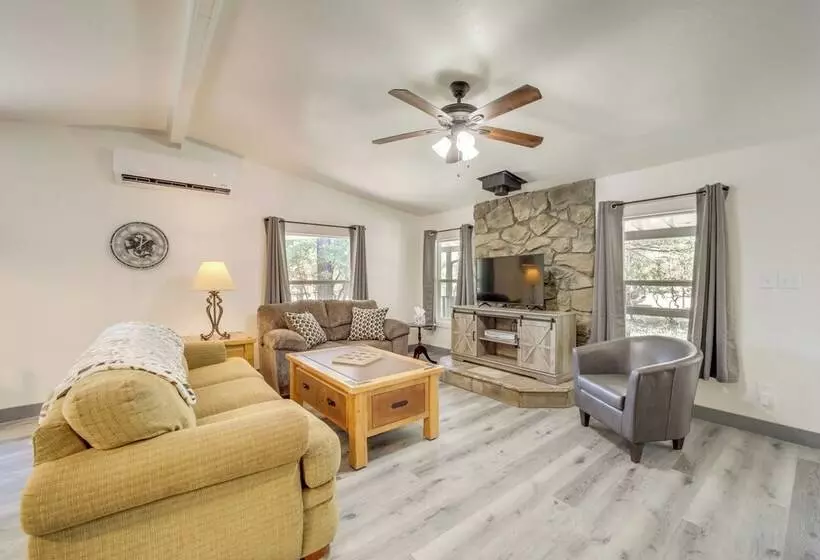 Pine Home W/ Decks & Grill < 1 Mi To Downtown!