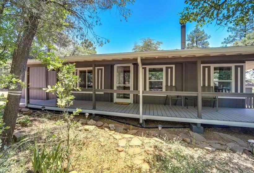 Pine Home W/ Decks & Grill < 1 Mi To Downtown!