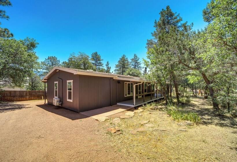 Pine Home W/ Decks & Grill < 1 Mi To Downtown!