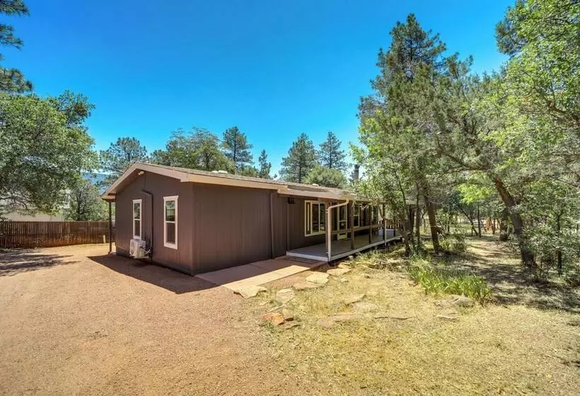 Pine Home W/ Decks & Grill < 1 Mi To Downtown!
