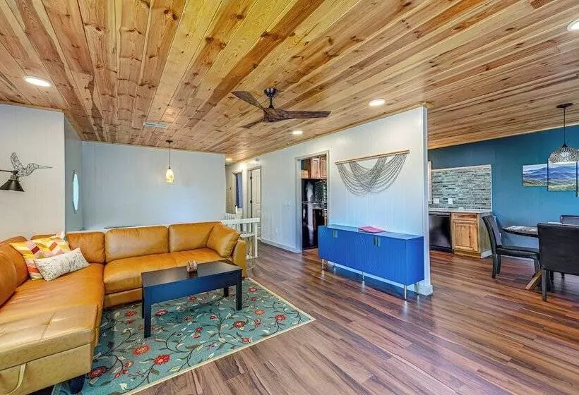 Renovated Franklin Home W/ Mountain View Deck!