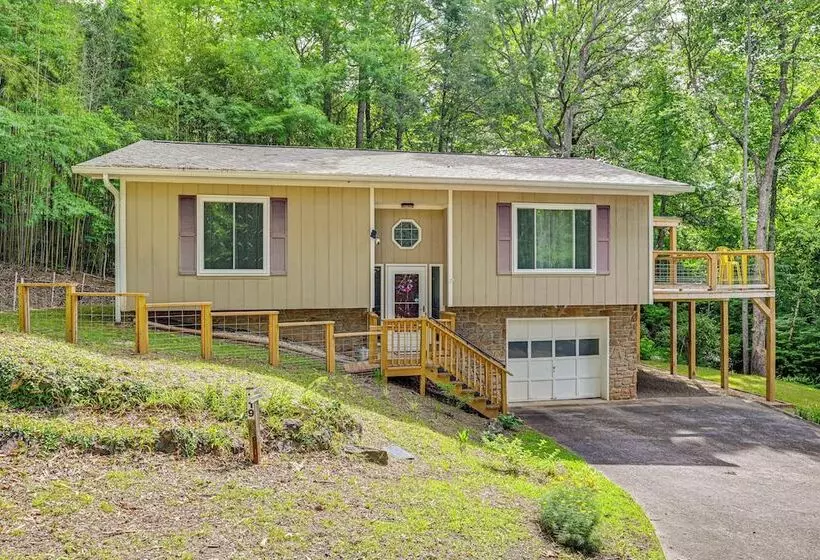 Renovated Franklin Home W/ Mountain View Deck!