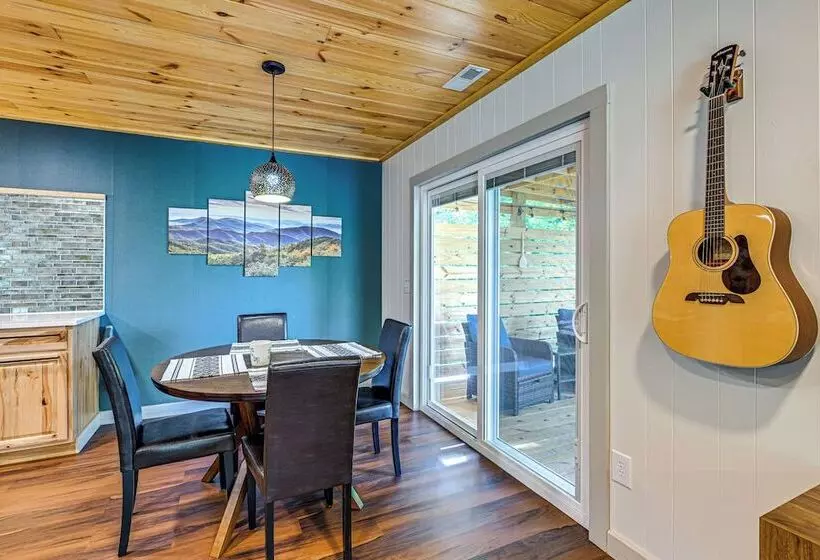 Renovated Franklin Home W/ Mountain View Deck!