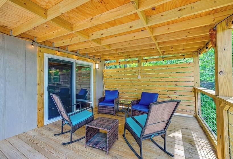 Renovated Franklin Home W/ Mountain View Deck!