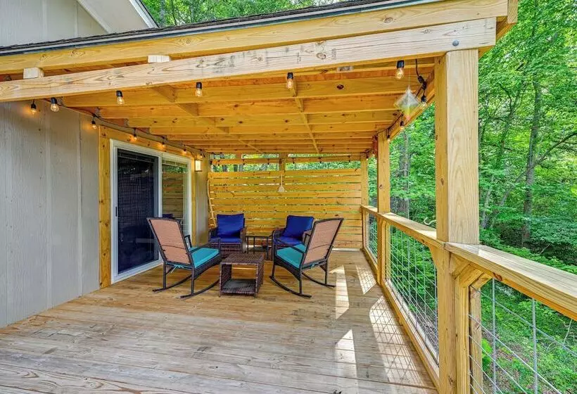 Renovated Franklin Home W/ Mountain View Deck!