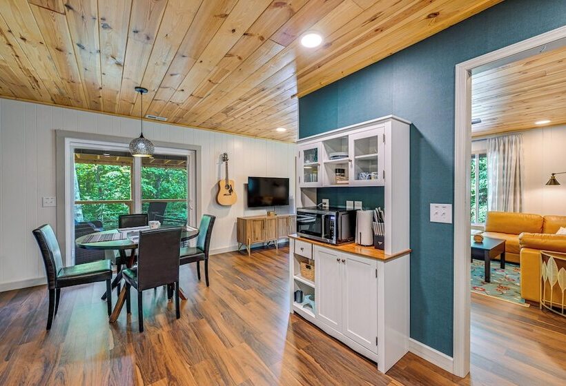 Renovated Franklin Home W/ Mountain View Deck!