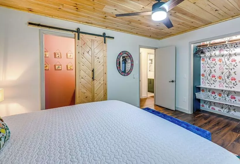 Renovated Franklin Home W/ Mountain View Deck!