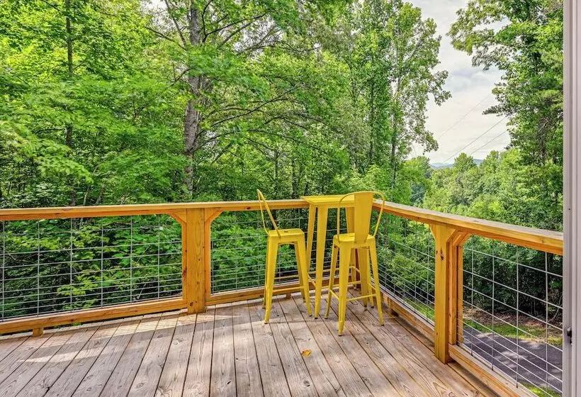 Renovated Franklin Home W/ Mountain View Deck!