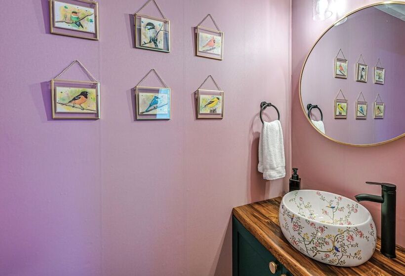 Renovated Franklin Home W/ Mountain View Deck!