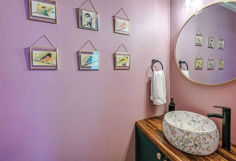 Renovated Franklin Home W/ Mountain View Deck!