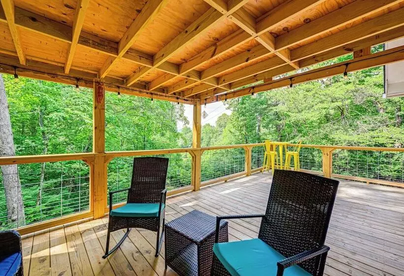 Renovated Franklin Home W/ Mountain View Deck!