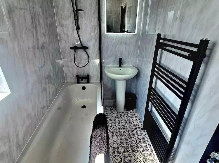 Residenssi Cozy House In Bridgwater   Sleeps 6   Long Stays