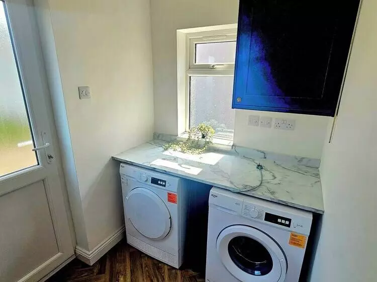 Residenssi Cozy House In Bridgwater   Sleeps 6   Long Stays