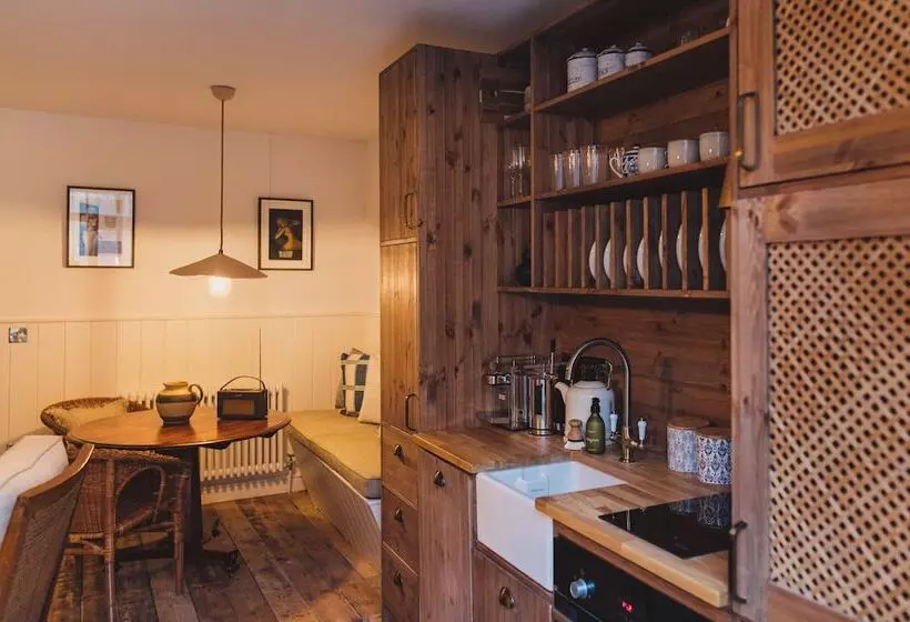 Residenssi Rockpool Cottage 5 Buckingham Mews Coastal Retreat