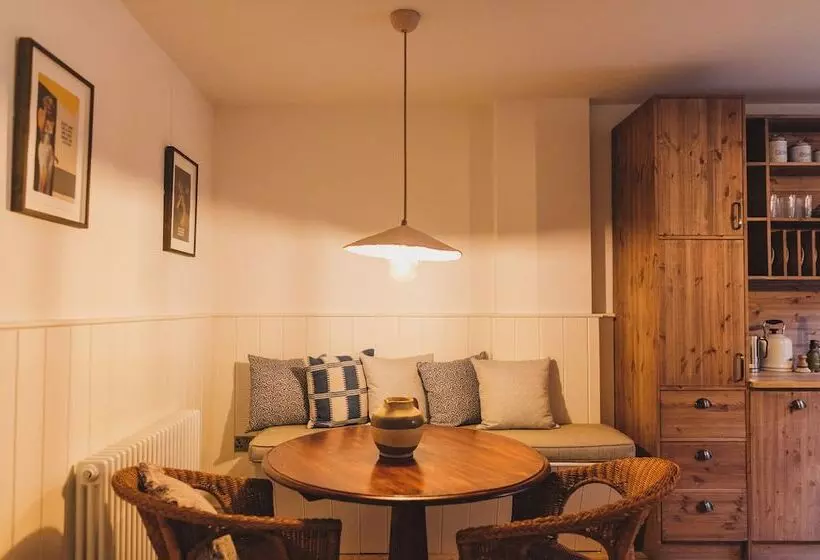 Residenssi Rockpool Cottage 5 Buckingham Mews Coastal Retreat