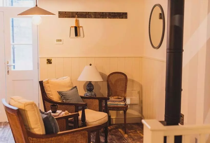 Residenssi Rockpool Cottage 5 Buckingham Mews Coastal Retreat