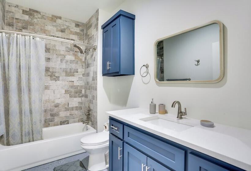 Sleek Jacksboro Home W/ Fireplace + Patio!