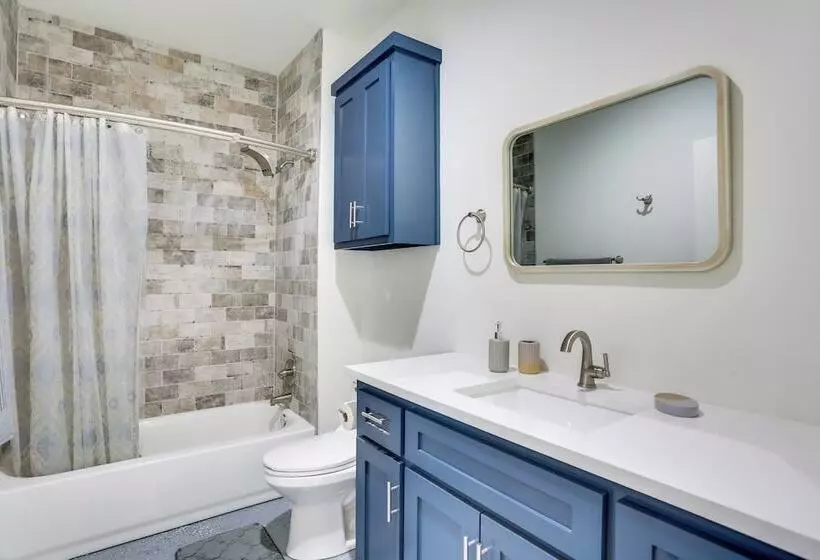 Sleek Jacksboro Home W/ Fireplace + Patio!