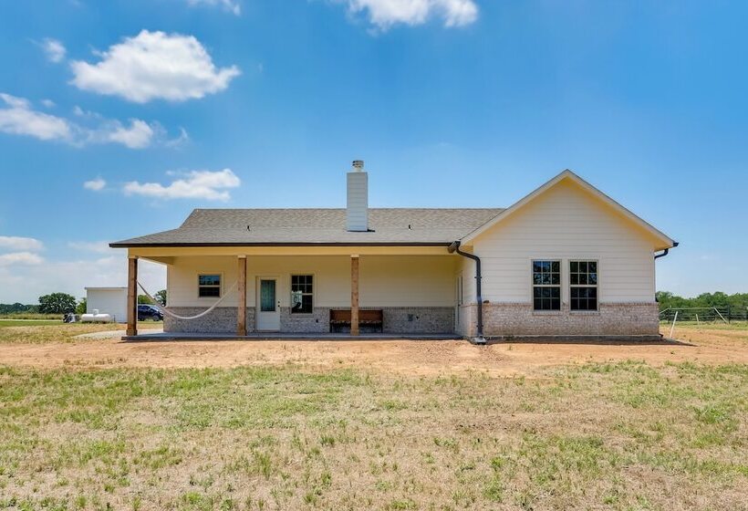Sleek Jacksboro Home W/ Fireplace + Patio!