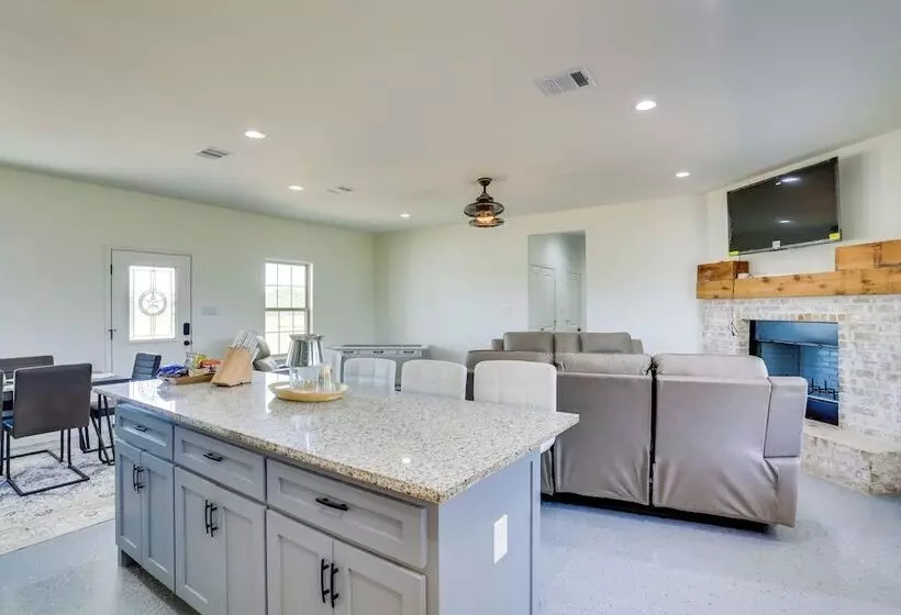 Sleek Jacksboro Home W/ Fireplace + Patio!