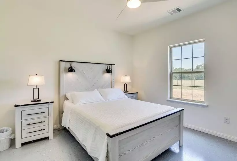 Sleek Jacksboro Home W/ Fireplace + Patio!