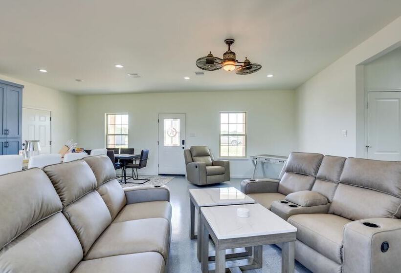 Sleek Jacksboro Home W/ Fireplace + Patio!