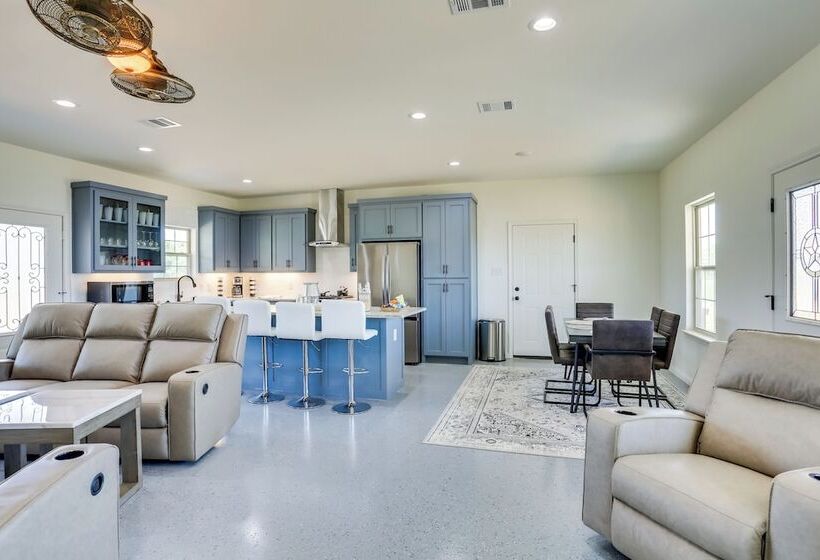 Sleek Jacksboro Home W/ Fireplace + Patio!