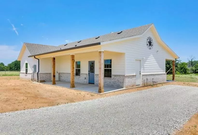 Sleek Jacksboro Home W/ Fireplace + Patio!