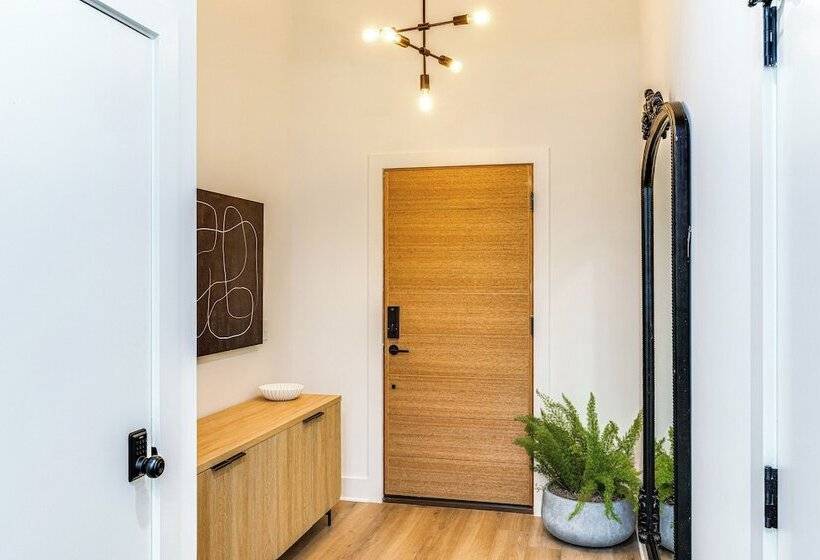 Sleek Tennessee Retreat: 2 Mi To Center Hill Lake!