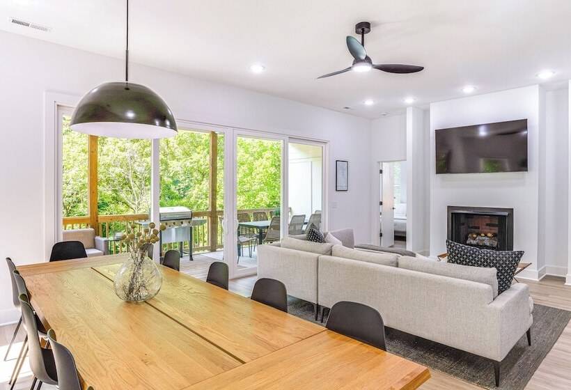 Sleek Tennessee Retreat: 2 Mi To Center Hill Lake!