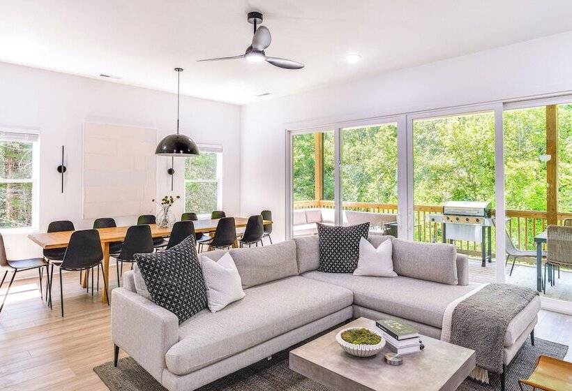 Sleek Tennessee Retreat: 2 Mi To Center Hill Lake!