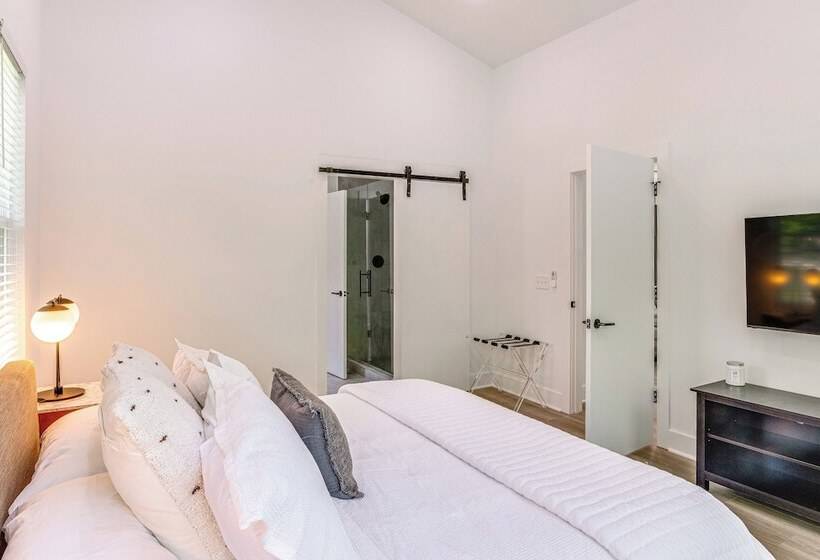 Sleek Tennessee Retreat: 2 Mi To Center Hill Lake!