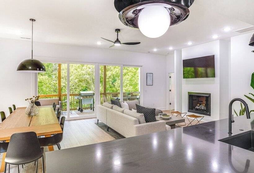 Sleek Tennessee Retreat: 2 Mi To Center Hill Lake!