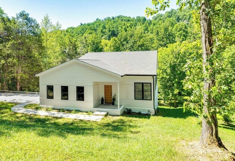 Sleek Tennessee Retreat: 2 Mi To Center Hill Lake!