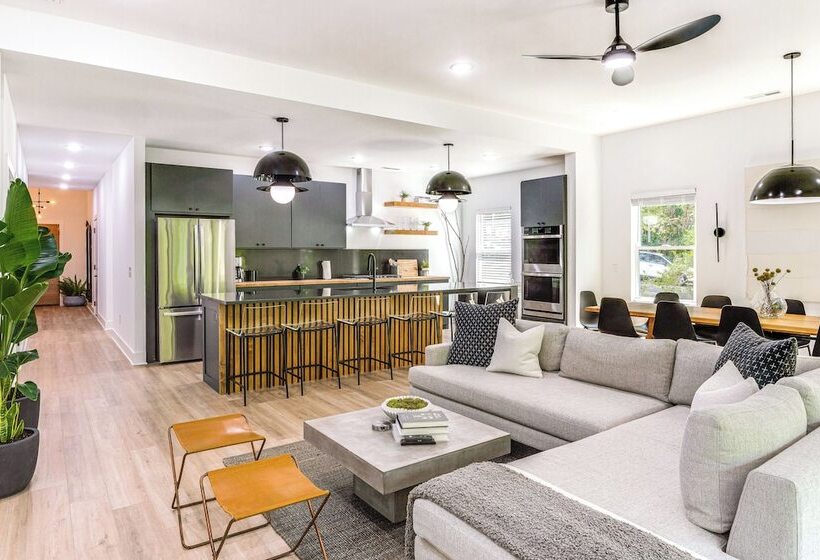 Sleek Tennessee Retreat: 2 Mi To Center Hill Lake!