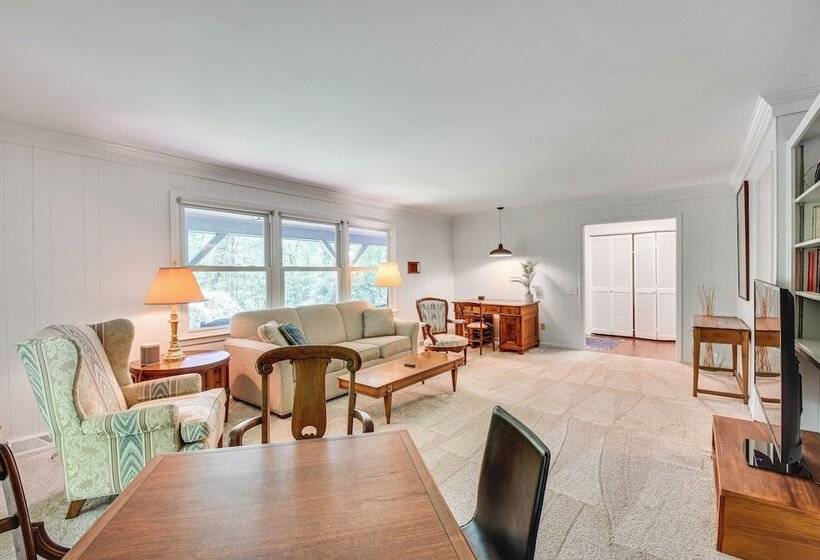 Spacious Home W/ Porch, 4 Mi To Downtown Clemson!