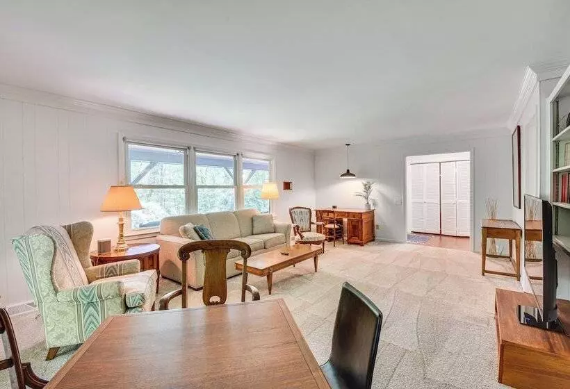 Spacious Home W/ Porch, 4 Mi To Downtown Clemson!